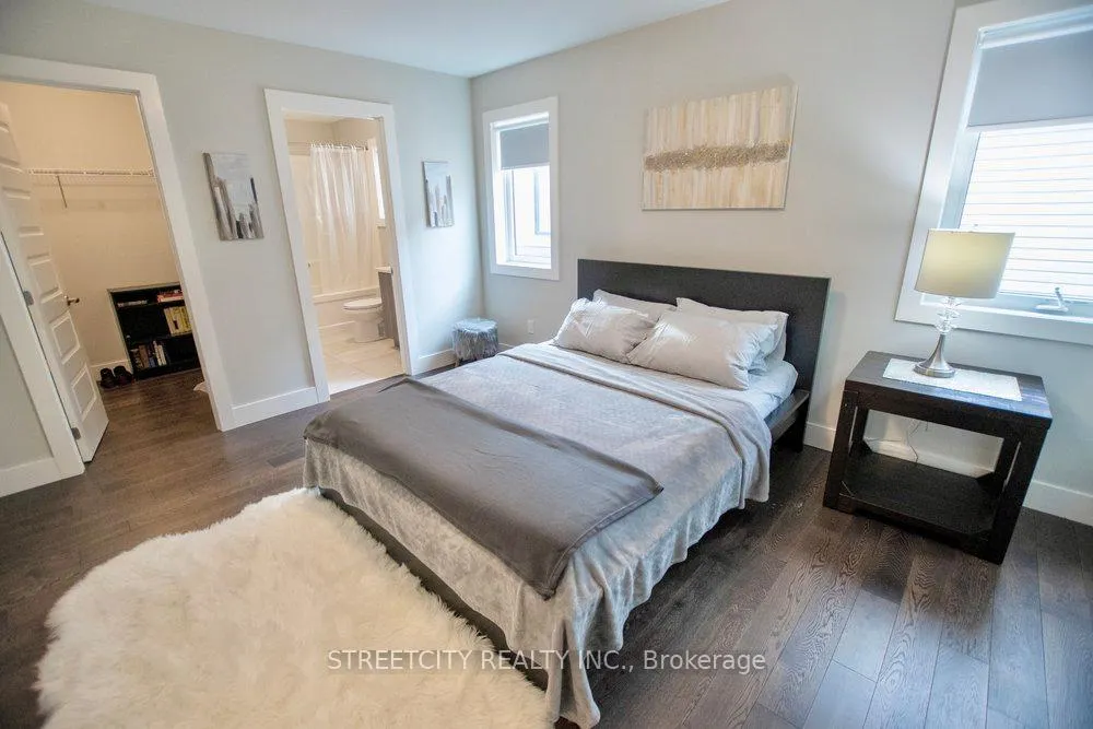 Photo 19 of 1345 Dyer Crescent, London, North S — HOMEH