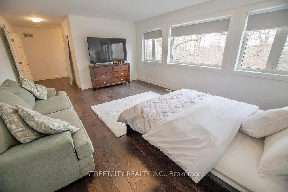 Photo 22 of 1345 Dyer Crescent, London, North S — HOMEH