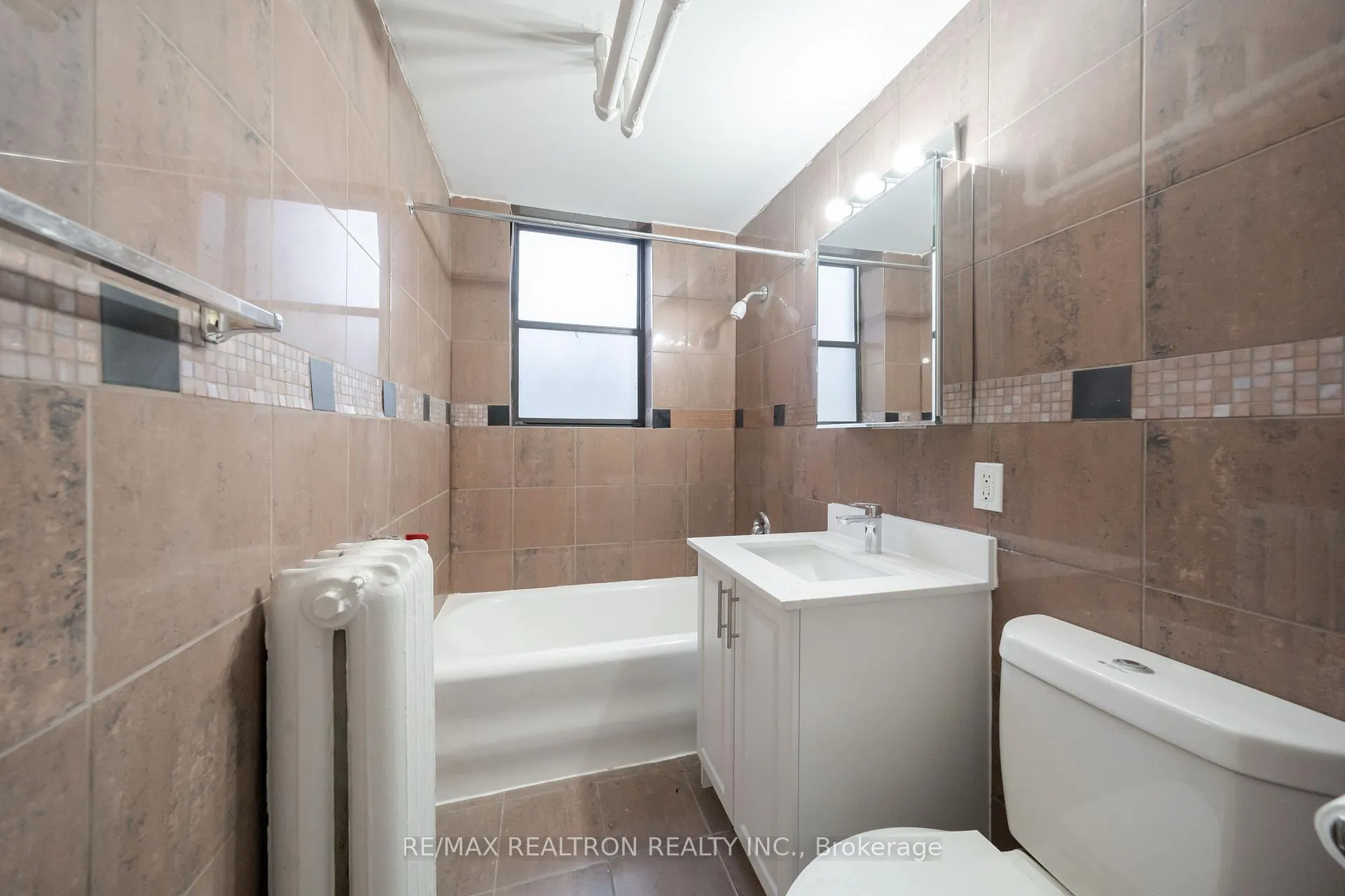 Photo 10 of Unit 58, 8 Kingston Road, Toronto, Woodbine Corridor — HOMEH