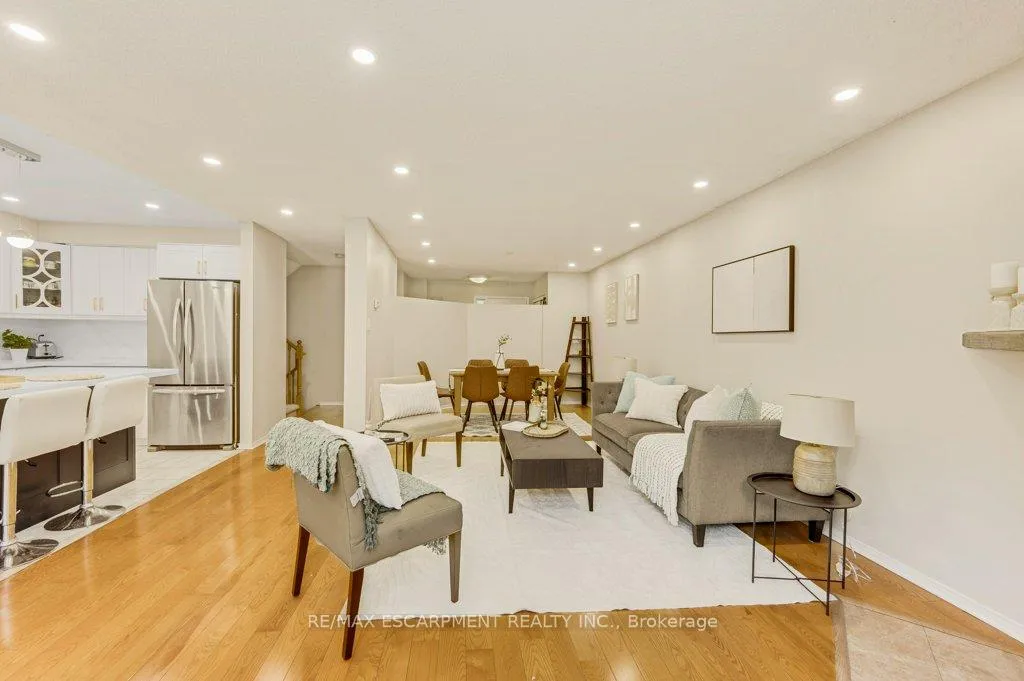 Photo 4 of 2597 Addingham Crescent, Oakville, Clearview — HOMEH
