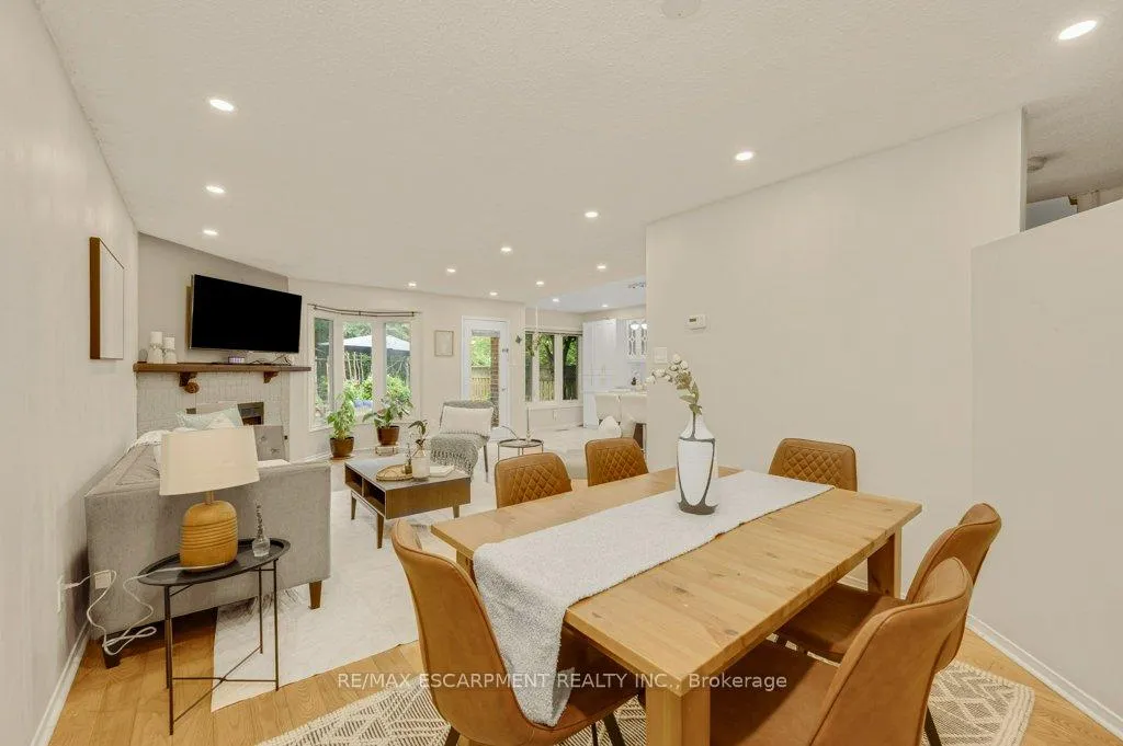 Photo 6 of 2597 Addingham Crescent, Oakville, Clearview — HOMEH