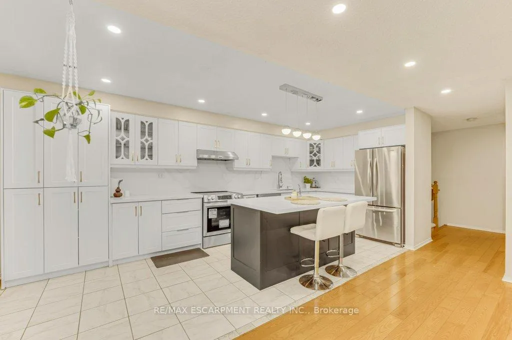 Photo 8 of 2597 Addingham Crescent, Oakville, Clearview — HOMEH