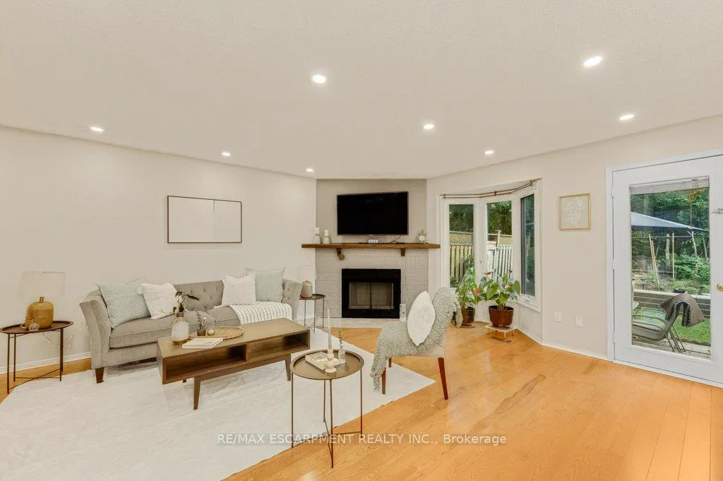 Photo 9 of 2597 Addingham Crescent, Oakville, Clearview — HOMEH