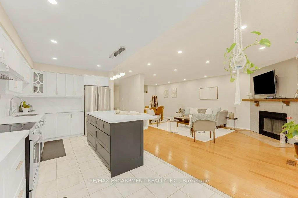 Photo 11 of 2597 Addingham Crescent, Oakville, Clearview — HOMEH