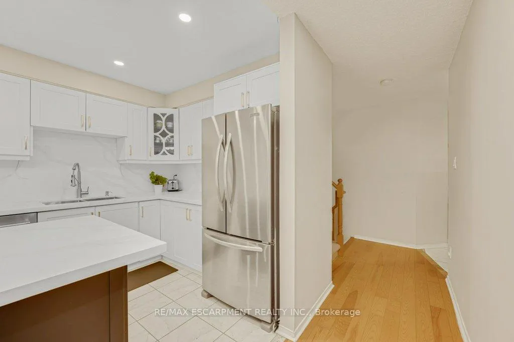 Photo 12 of 2597 Addingham Crescent, Oakville, Clearview — HOMEH