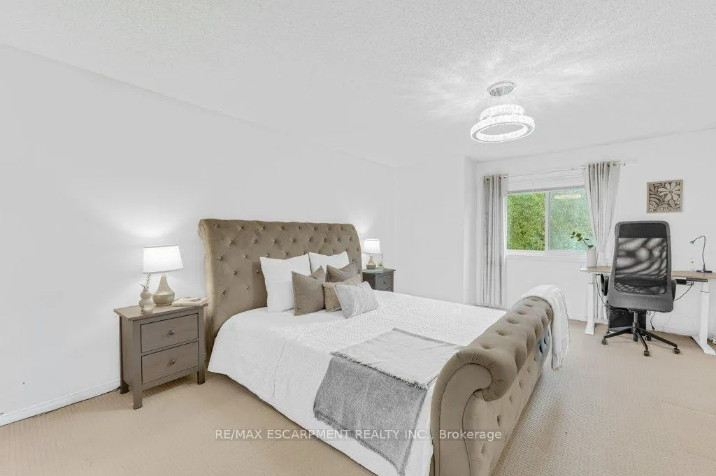 Photo 18 of 2597 Addingham Crescent, Oakville, Clearview — HOMEH
