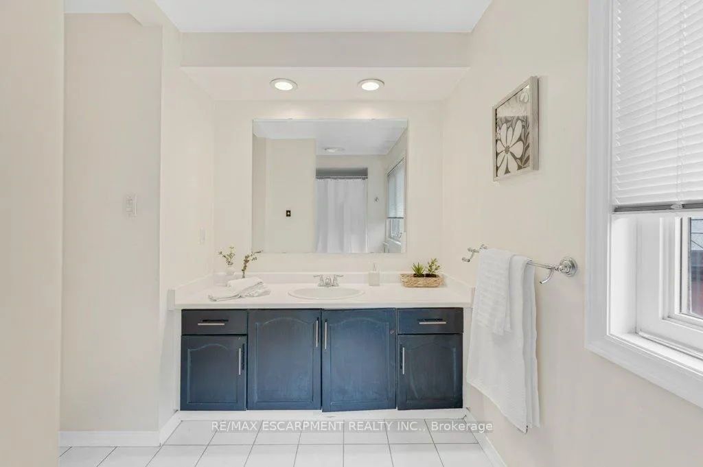 Photo 20 of 2597 Addingham Crescent, Oakville, Clearview — HOMEH
