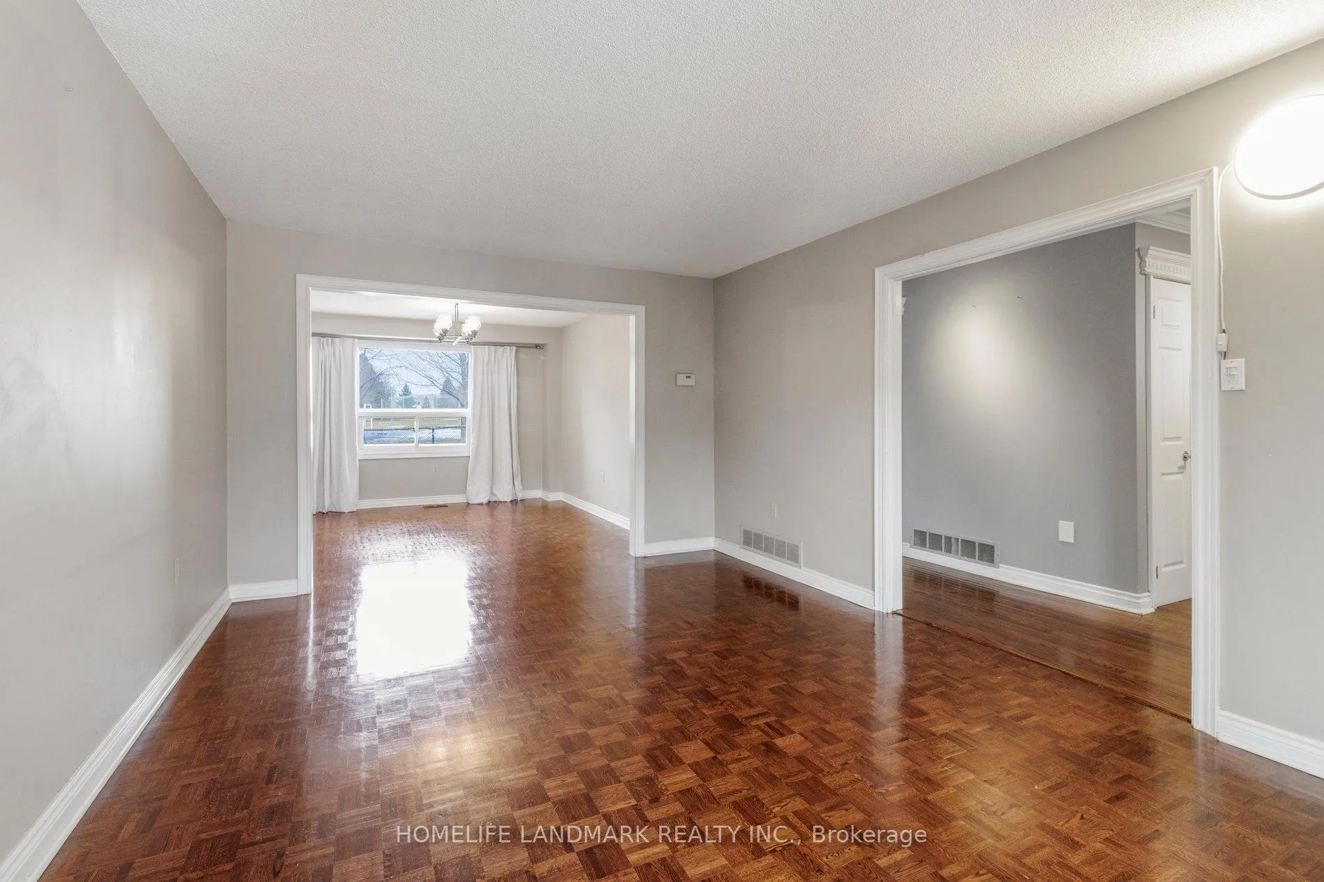 Photo 6 of 249 Charlton Avenue, Vaughan, Brownridge — HOMEH