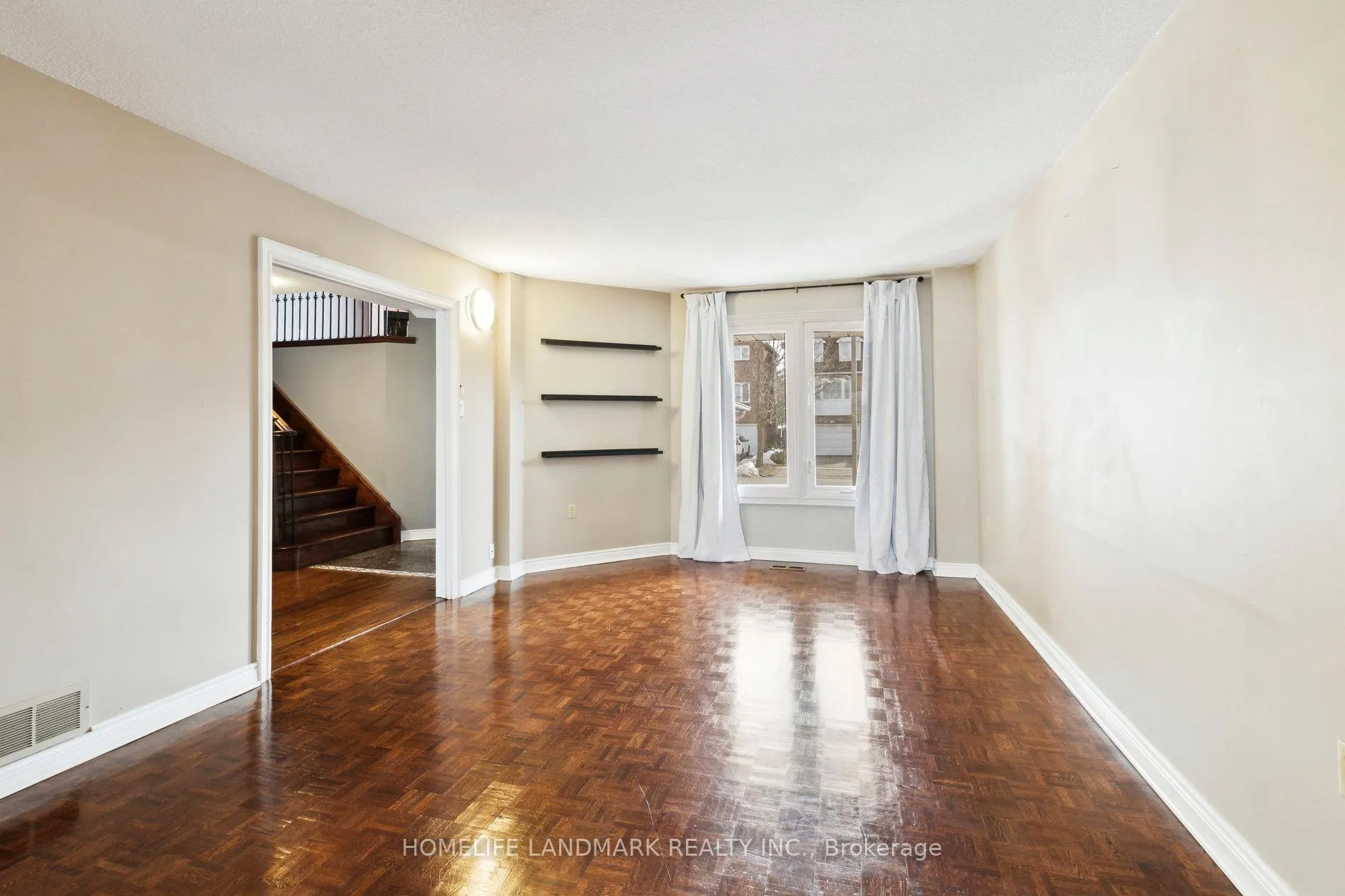 Photo 7 of 249 Charlton Avenue, Vaughan, Brownridge — HOMEH