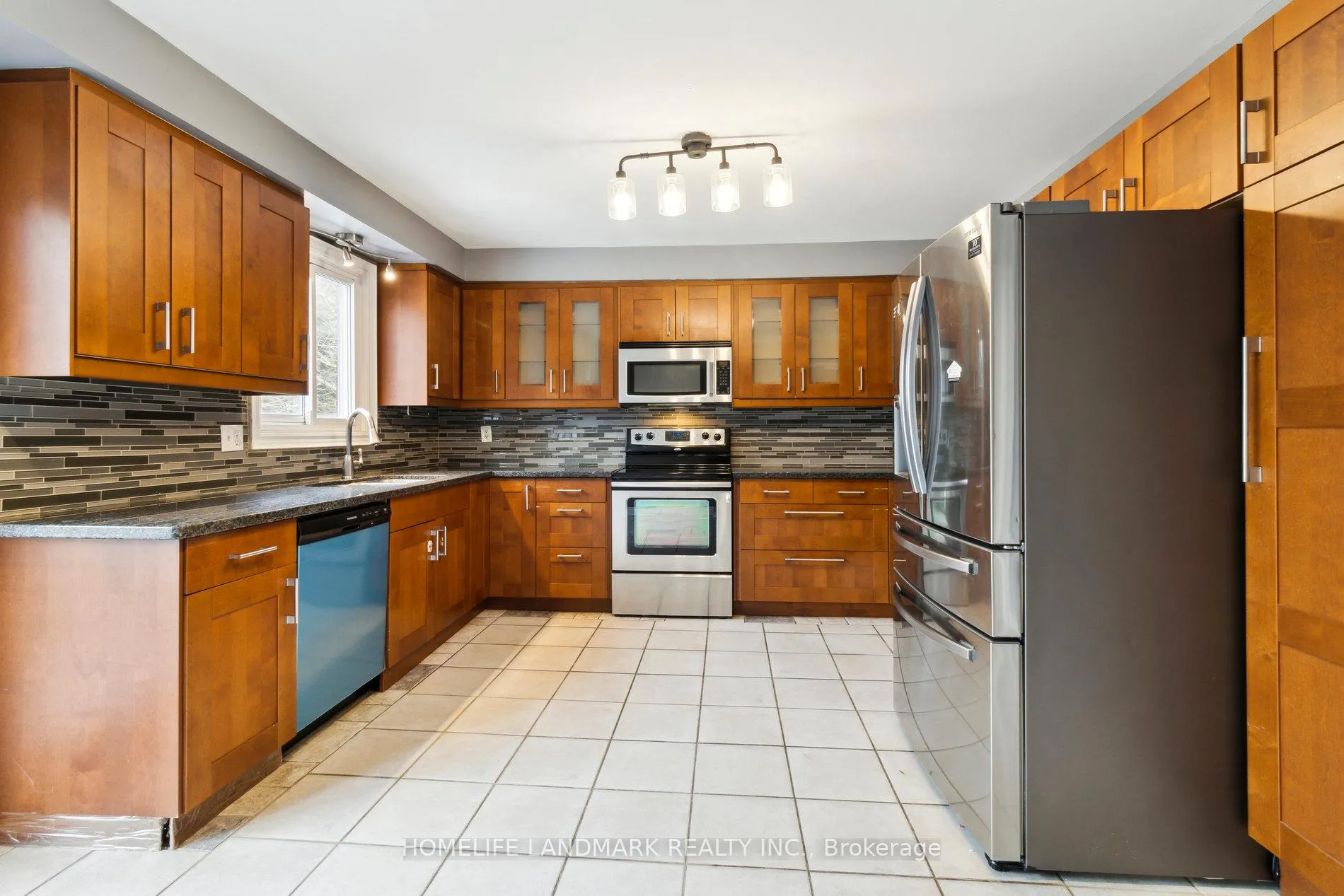 Photo 10 of 249 Charlton Avenue, Vaughan, Brownridge — HOMEH