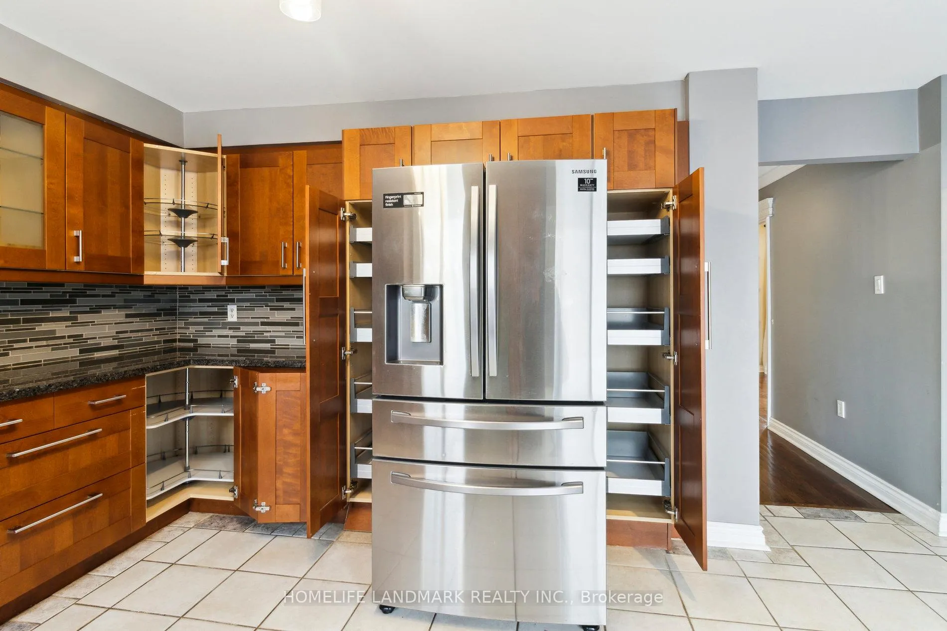 Photo 13 of 249 Charlton Avenue, Vaughan, Brownridge — HOMEH