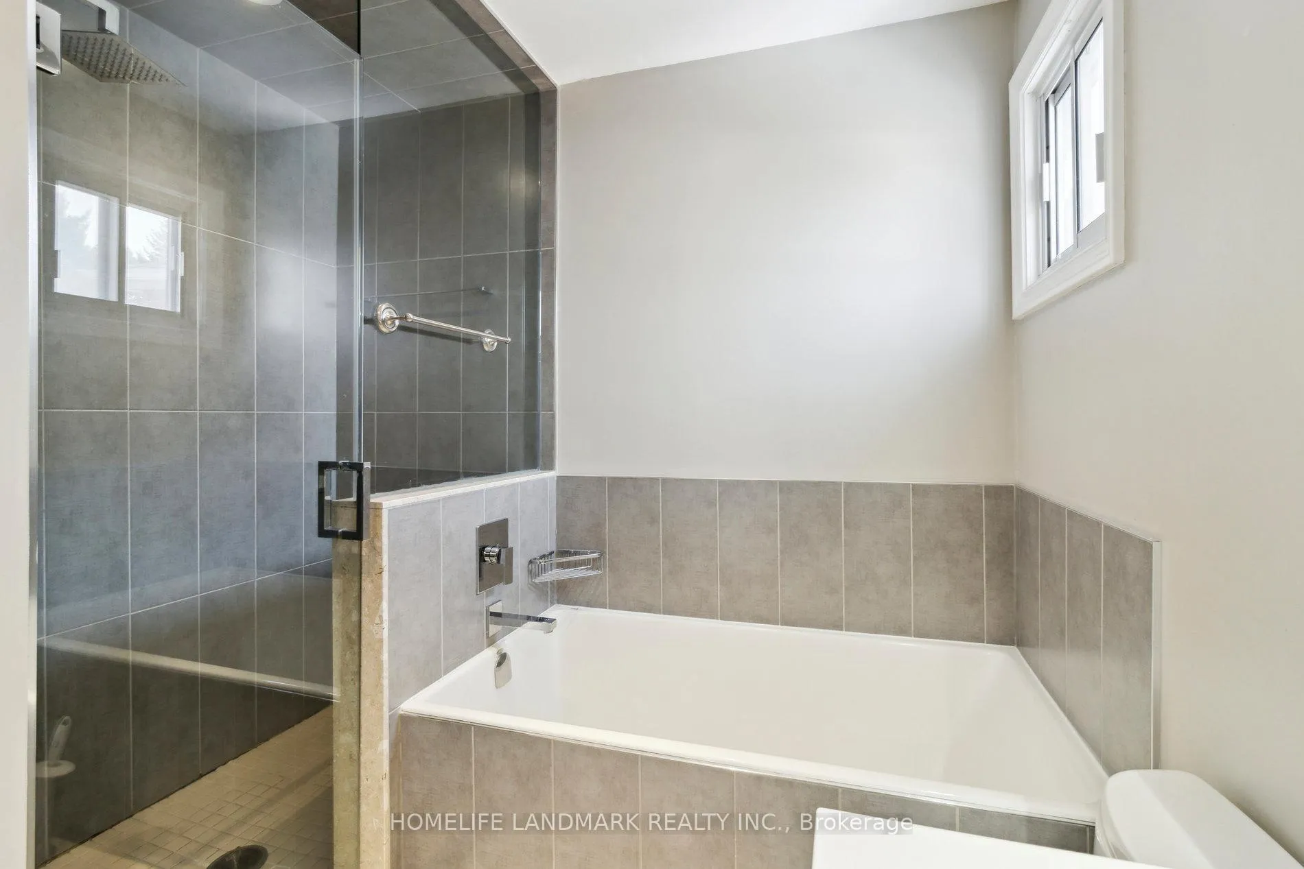 Photo 26 of 249 Charlton Avenue, Vaughan, Brownridge — HOMEH