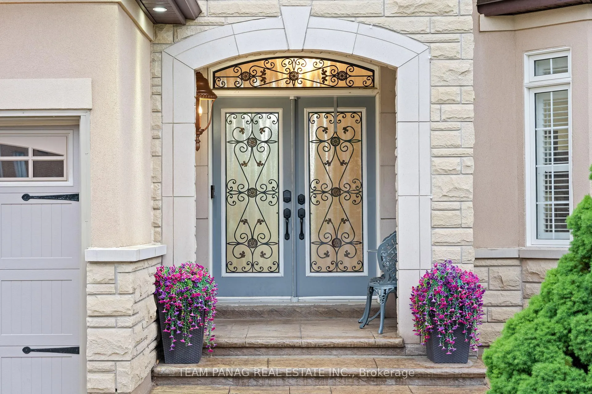 Photo 2 of 23 Fontainebleu Road, Brampton, Vales of Castlemore North — HOMEH
