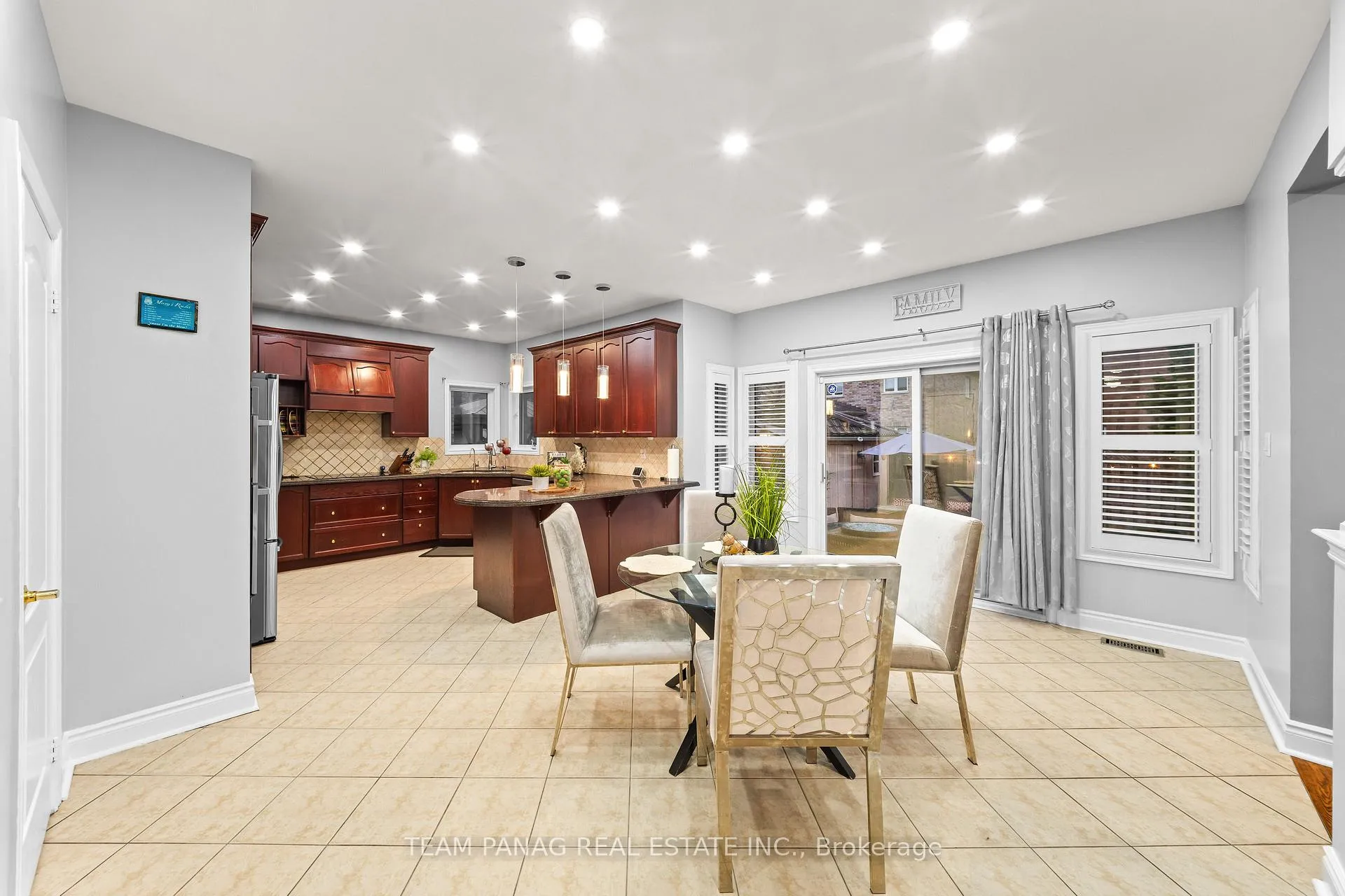 Photo 10 of 23 Fontainebleu Road, Brampton, Vales of Castlemore North — HOMEH