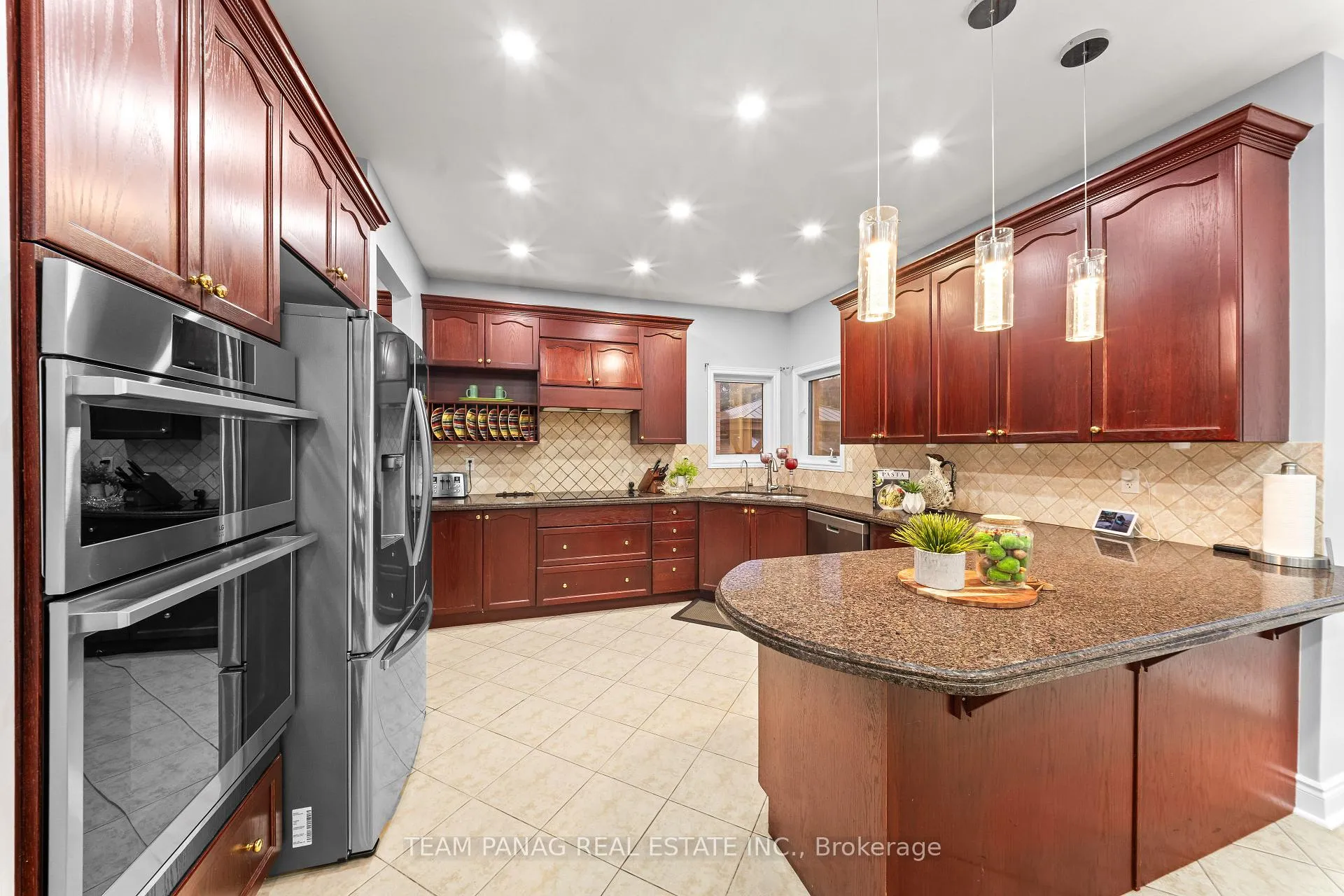 Photo 12 of 23 Fontainebleu Road, Brampton, Vales of Castlemore North — HOMEH