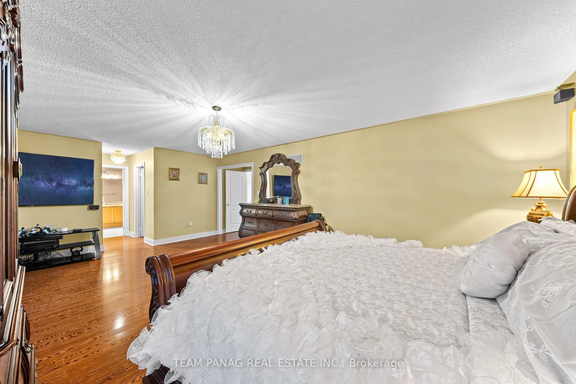 Photo 21 of 23 Fontainebleu Road, Brampton, Vales of Castlemore North — HOMEH