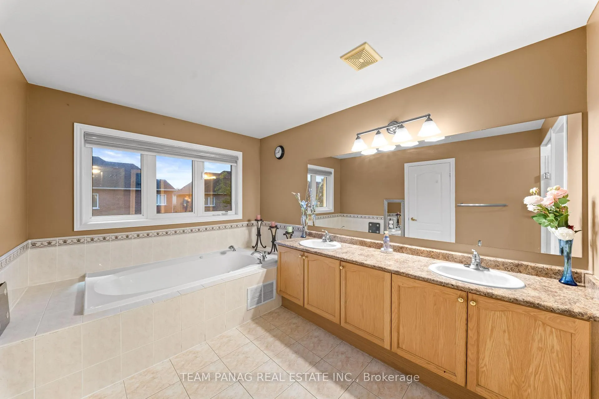 Photo 22 of 23 Fontainebleu Road, Brampton, Vales of Castlemore North — HOMEH