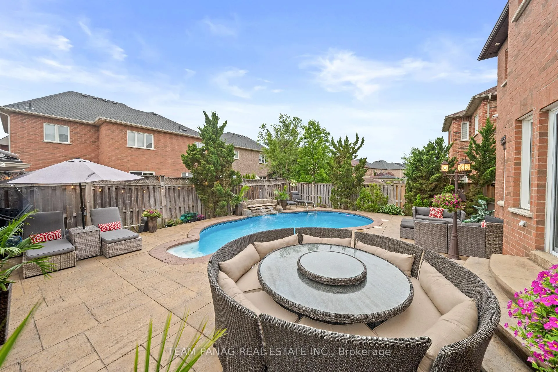 Photo 43 of 23 Fontainebleu Road, Brampton, Vales of Castlemore North — HOMEH