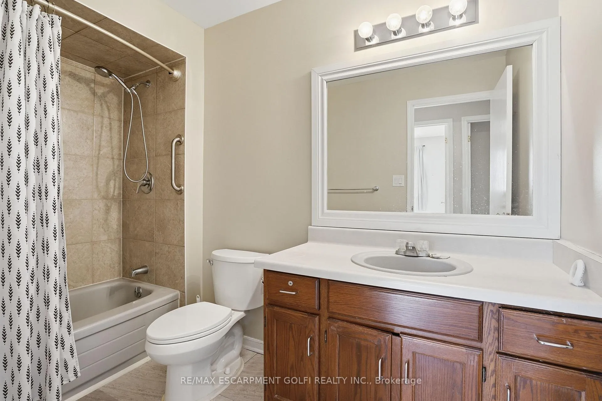 Photo 17 of 3905 Old Orchard Way, Lincoln, Lincoln-Jordan/Vineland — HOMEH