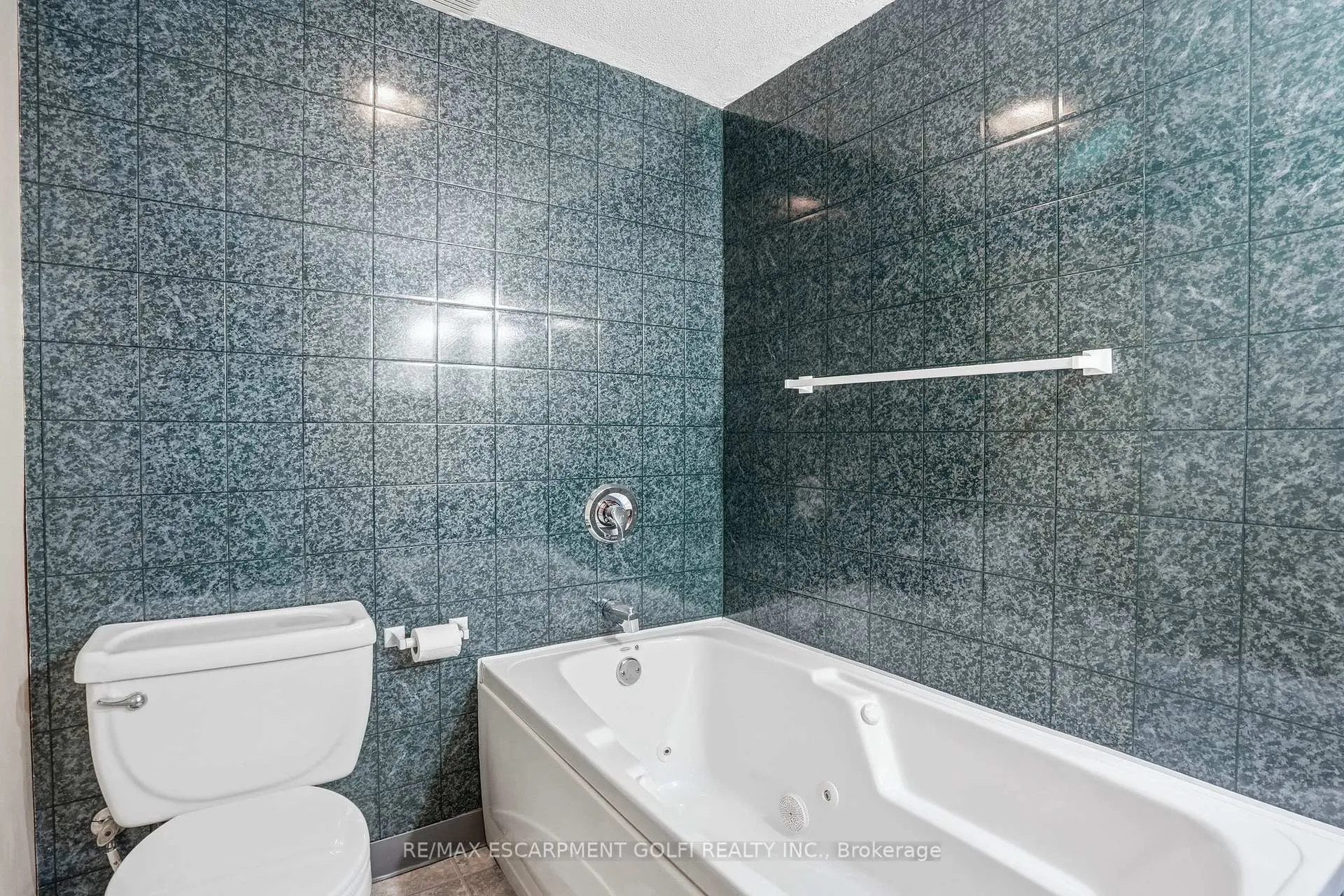 Photo 22 of 3905 Old Orchard Way, Lincoln, Lincoln-Jordan/Vineland — HOMEH