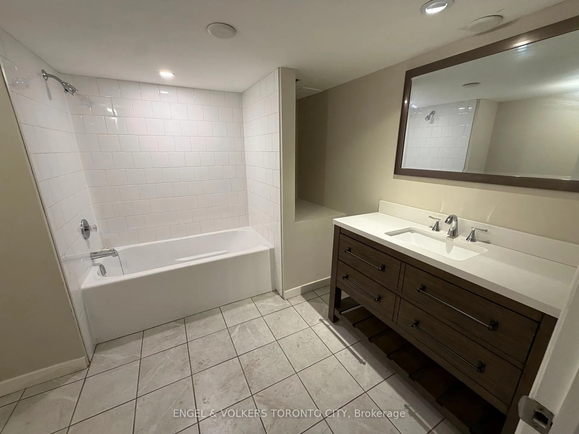 Photo 9 of Unit 2B, 10 Mosley Street, Aurora, Aurora Village — HOMEH