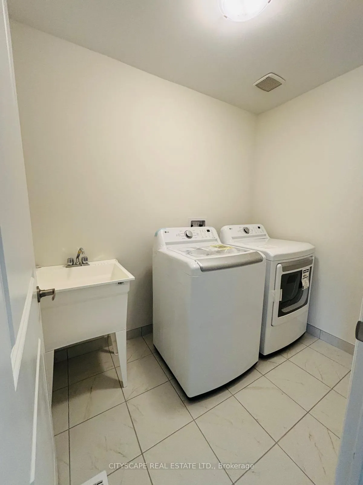 Photo 16 of 91 Prest Way, Centre Wellington, Fergus — HOMEH