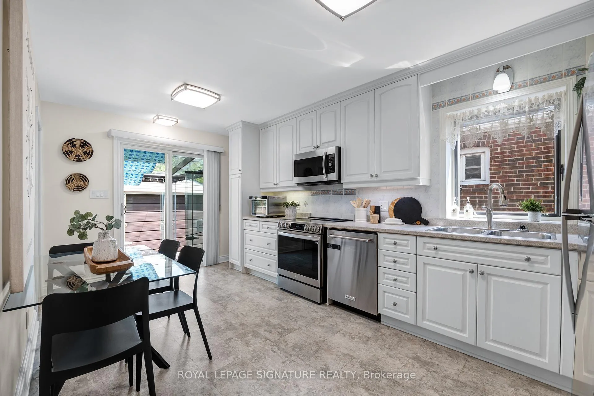 Photo 9 of 142 Divadale Drive, Toronto, Leaside — HOMEH