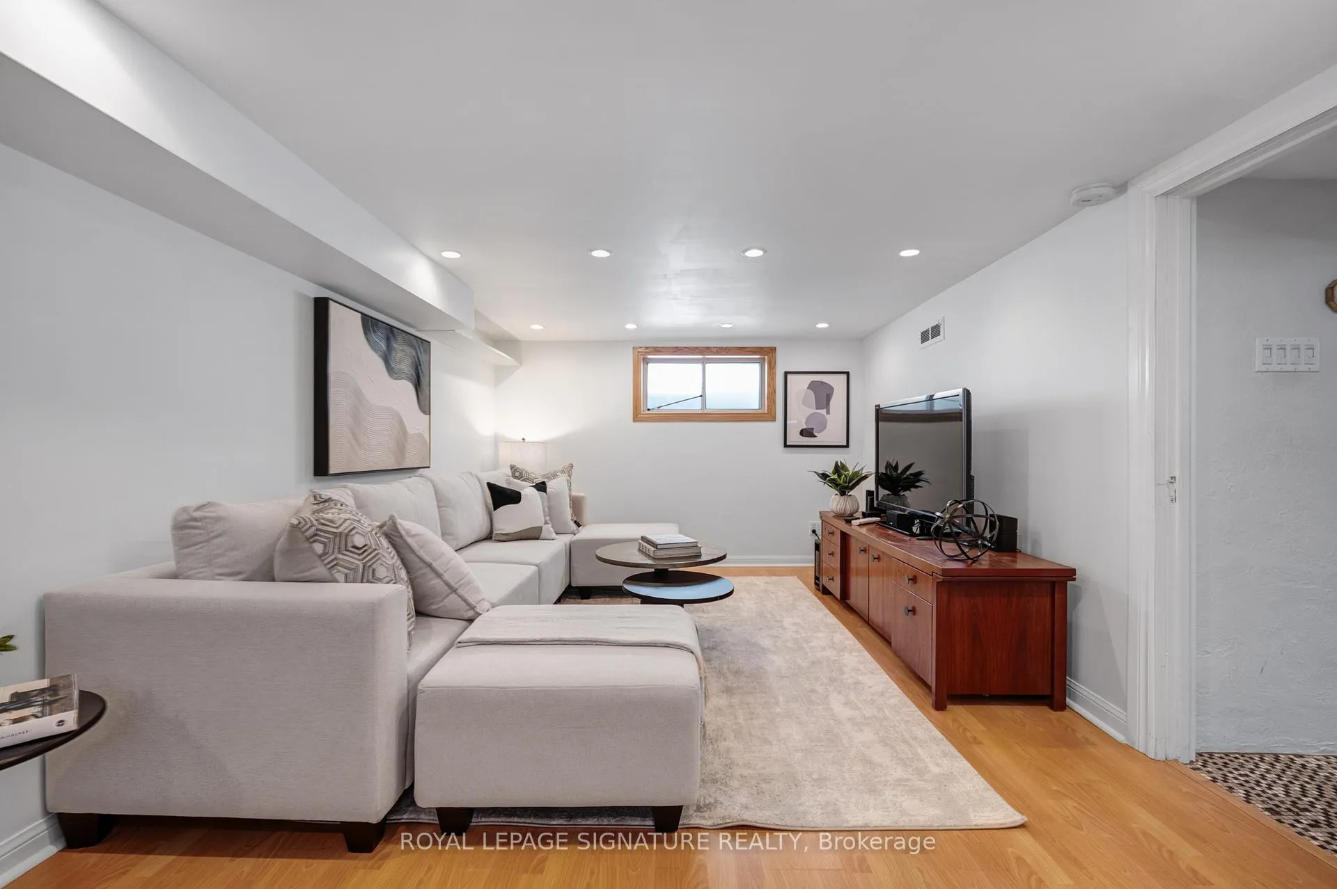 Photo 18 of 142 Divadale Drive, Toronto, Leaside — HOMEH