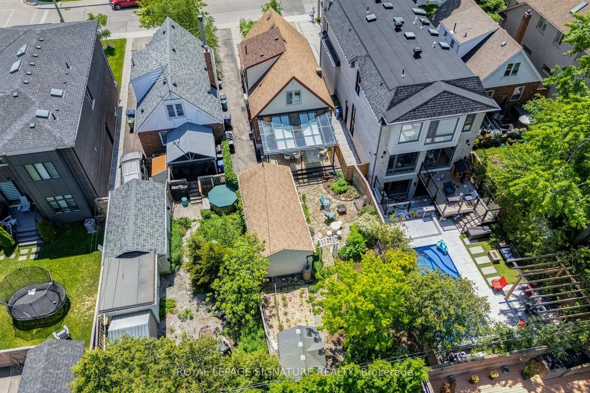 Photo 21 of 142 Divadale Drive, Toronto, Leaside — HOMEH
