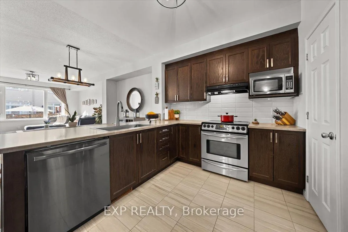 Photo 7 of 28 Hackney Private, Ottawa, Kanata - Emerald Meadows/Trailwest — HOMEH