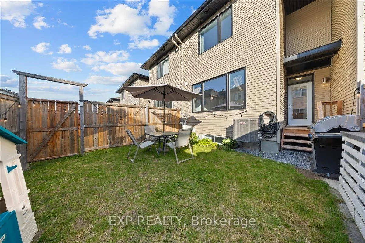 Photo 29 of 28 Hackney Private, Ottawa, Kanata - Emerald Meadows/Trailwest — HOMEH