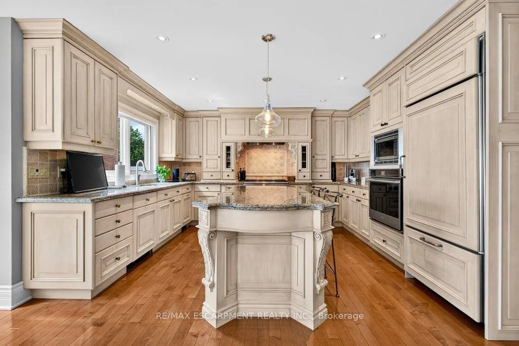 Photo 12 of 3312 Lakeland Crescent, Burlington, Roseland — HOMEH