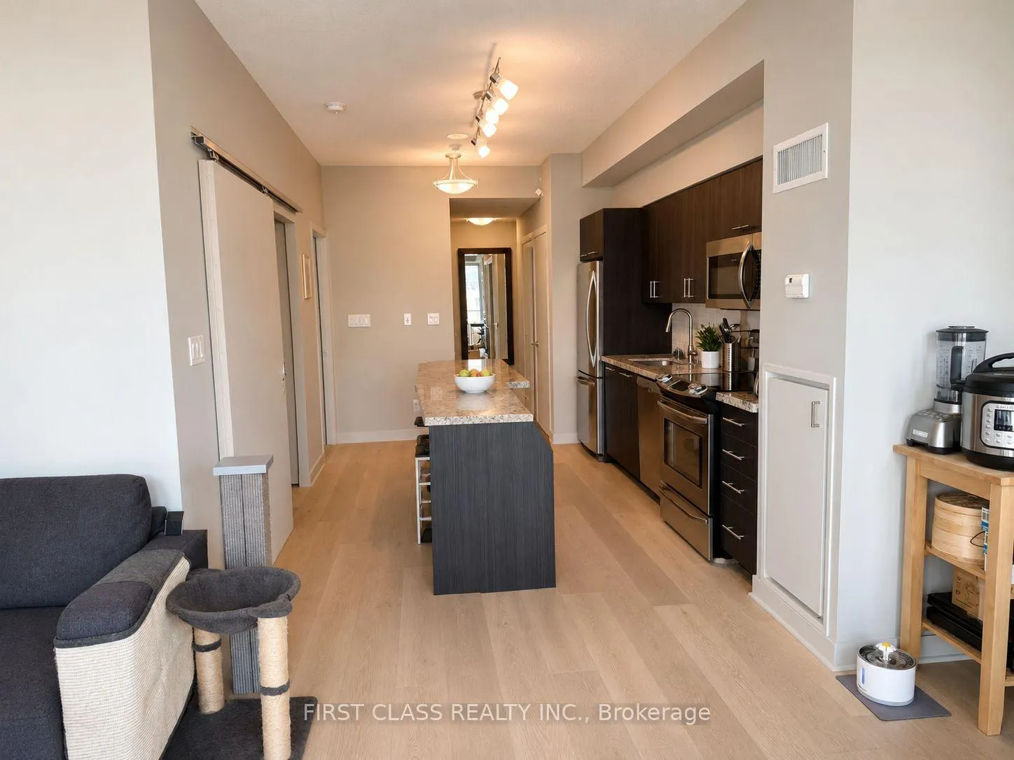 Photo 3 of Unit 903, 126 Simcoe Street, Toronto, Waterfront Communities — HOMEH