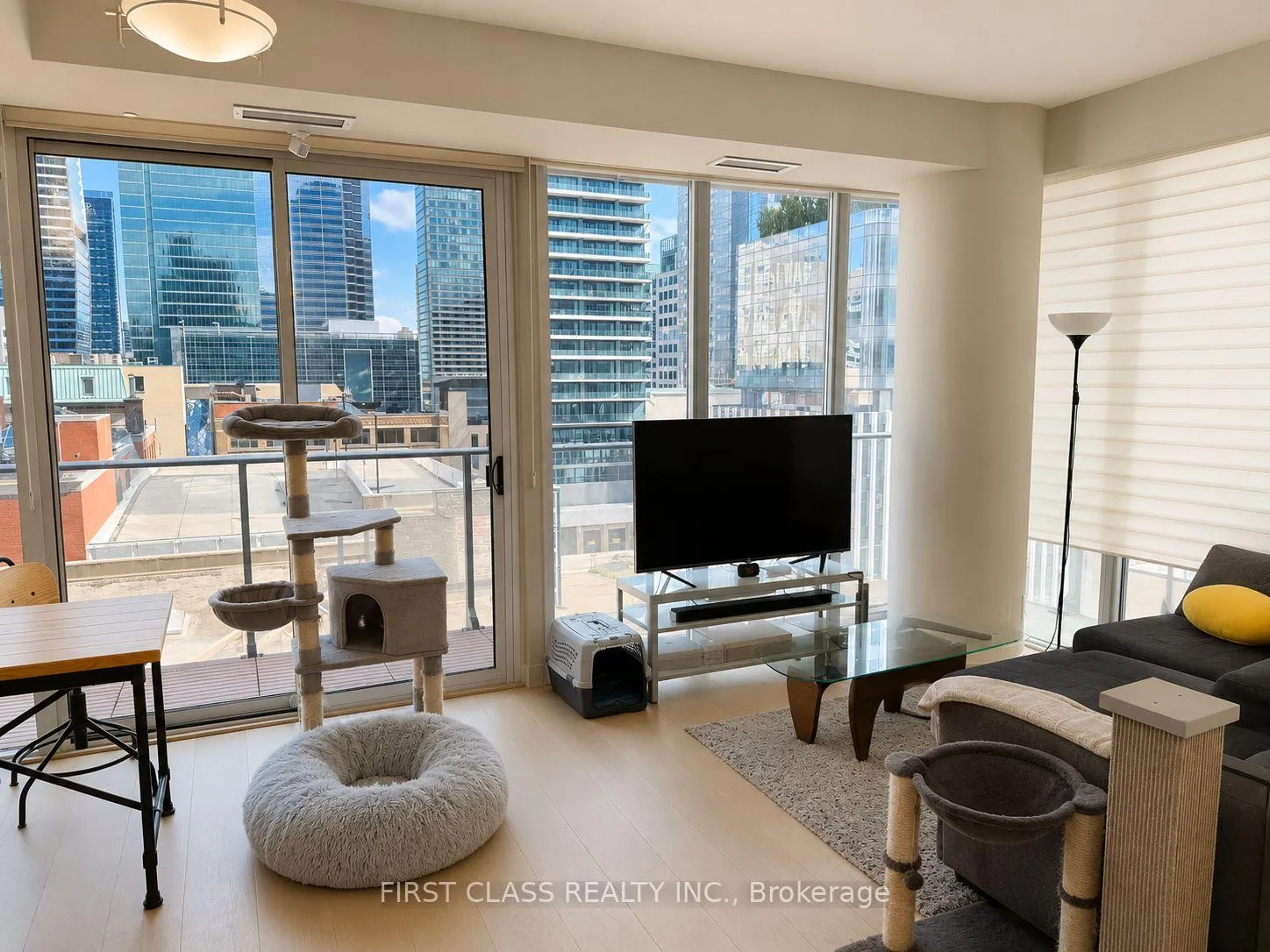 Photo 6 of Unit 903, 126 Simcoe Street, Toronto, Waterfront Communities — HOMEH