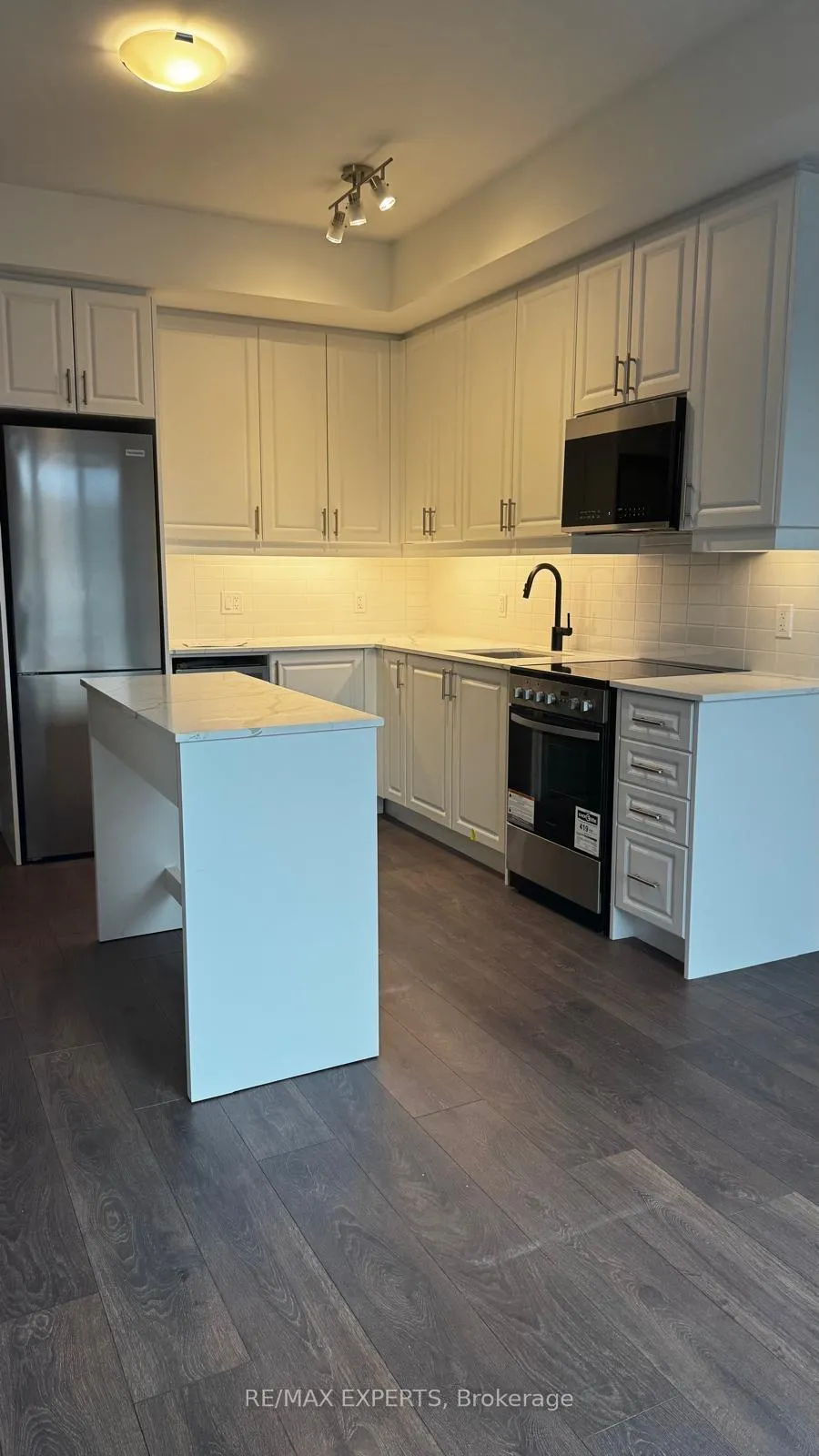 Photo 5 of Unit 814, 2333 Khalsa Gate, Oakville, Westmount — HOMEH