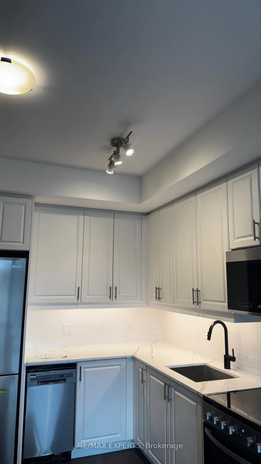 Photo 10 of Unit 814, 2333 Khalsa Gate, Oakville, Westmount — HOMEH