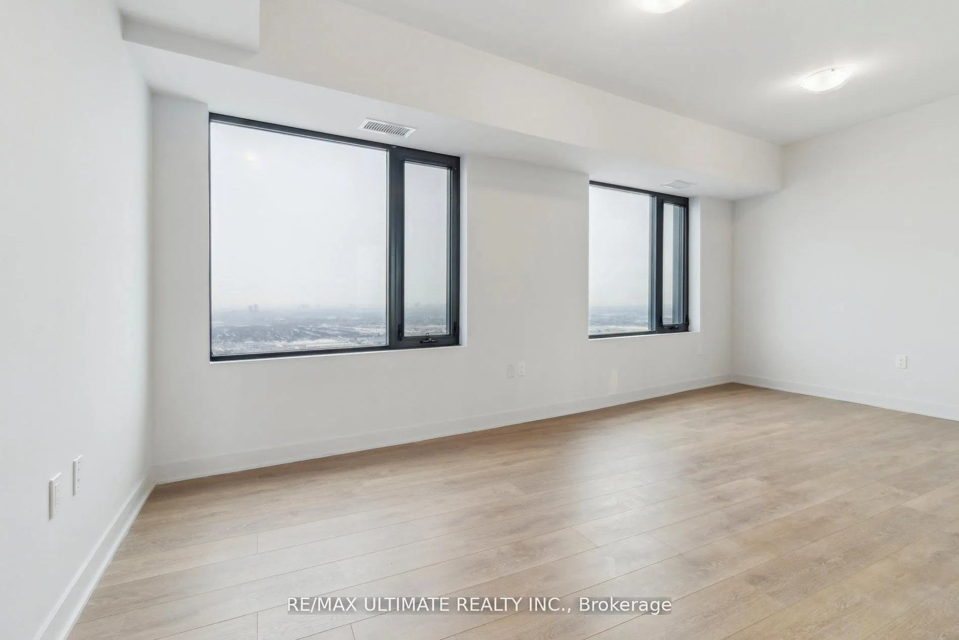Photo 7 of Unit 5002, 2920 Highway 7 Road, Vaughan, Concord — HOMEH