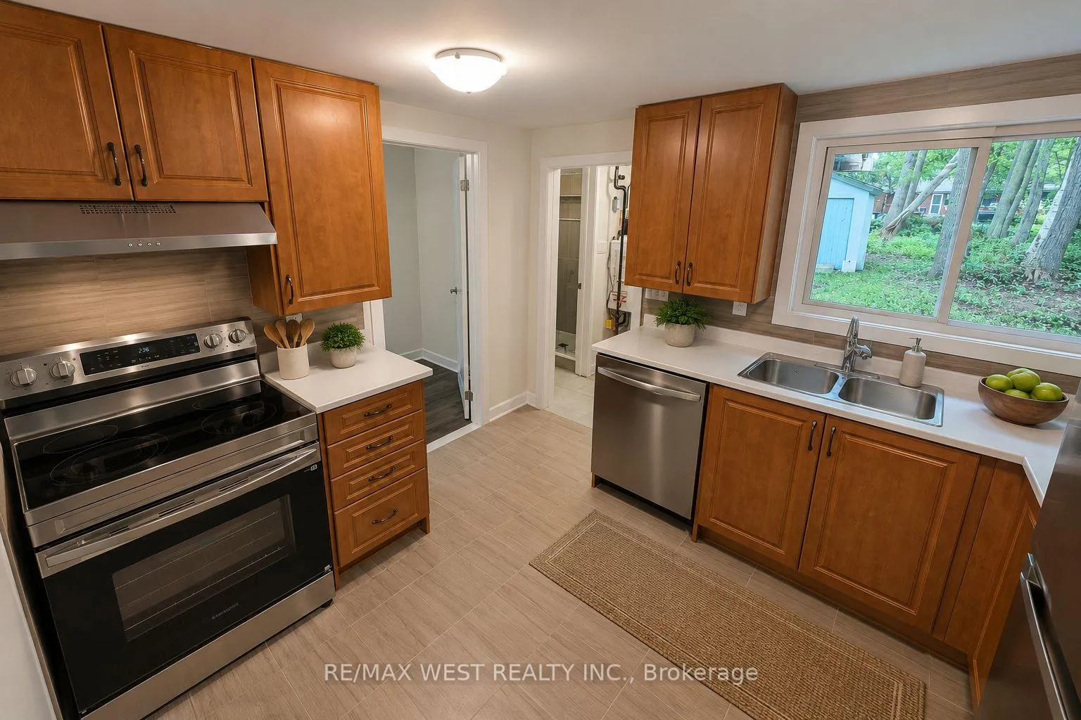 Photo 6 of 91 30th Street N, Wasaga Beach — HOMEH