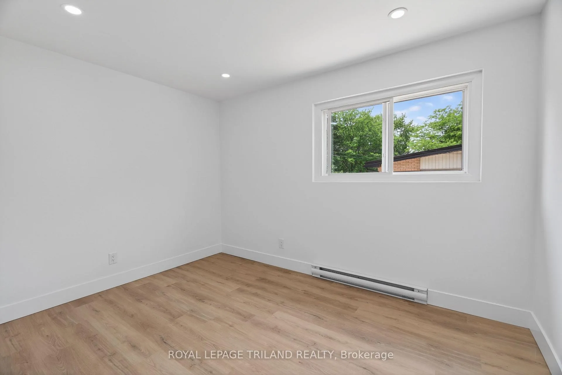 Photo 7 of Unit 3, 1015 Eagle Drive, London, South J — HOMEH