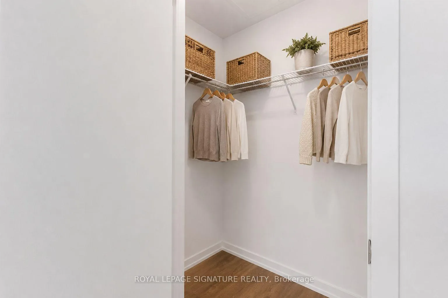Photo 6 of Unit 228, 8 Beverley Glen Boulevard, Vaughan, Beverley Glen — HOMEH