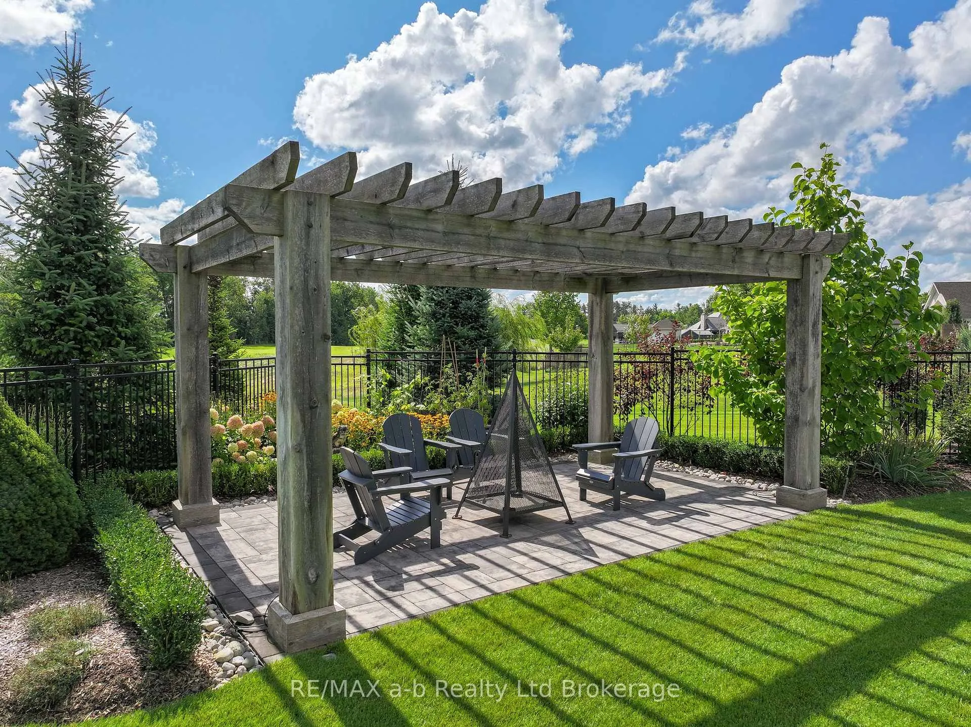 Photo 10 of 27 Otterview Drive, Norwich, Otterville — HOMEH
