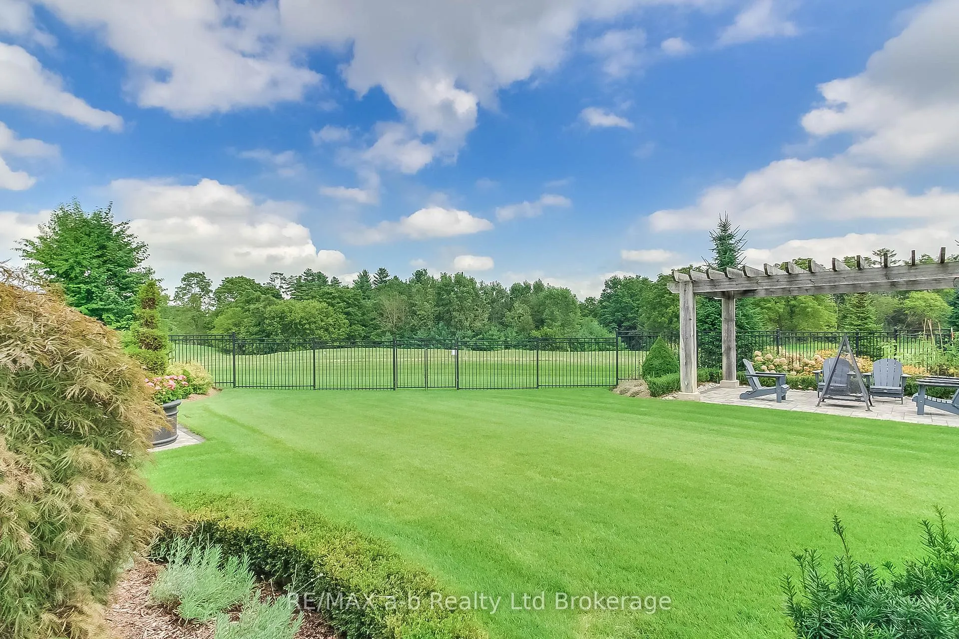 Photo 11 of 27 Otterview Drive, Norwich, Otterville — HOMEH