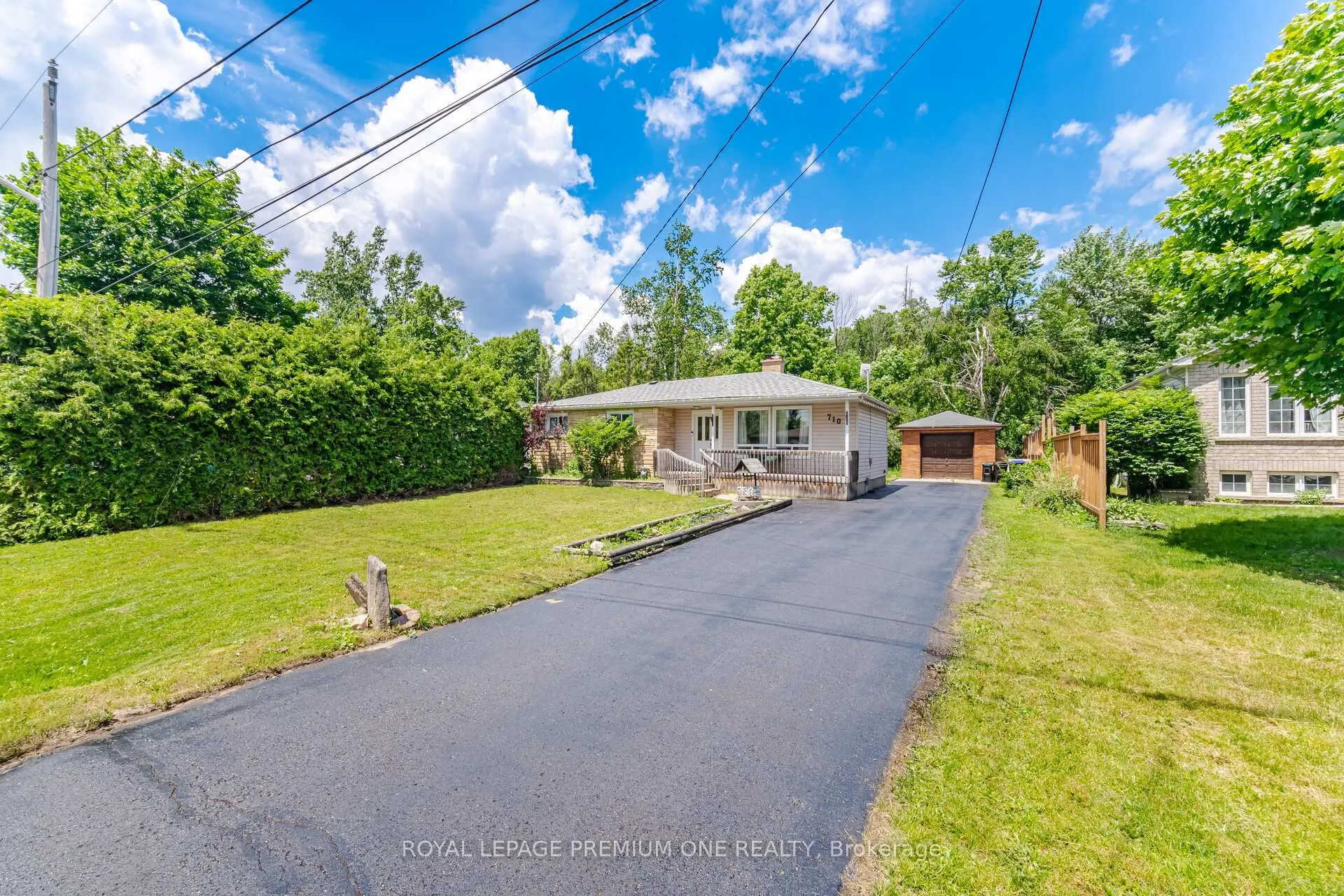 Photo 4 of 710 Rose Lane, Innisfil, Alcona — HOMEH