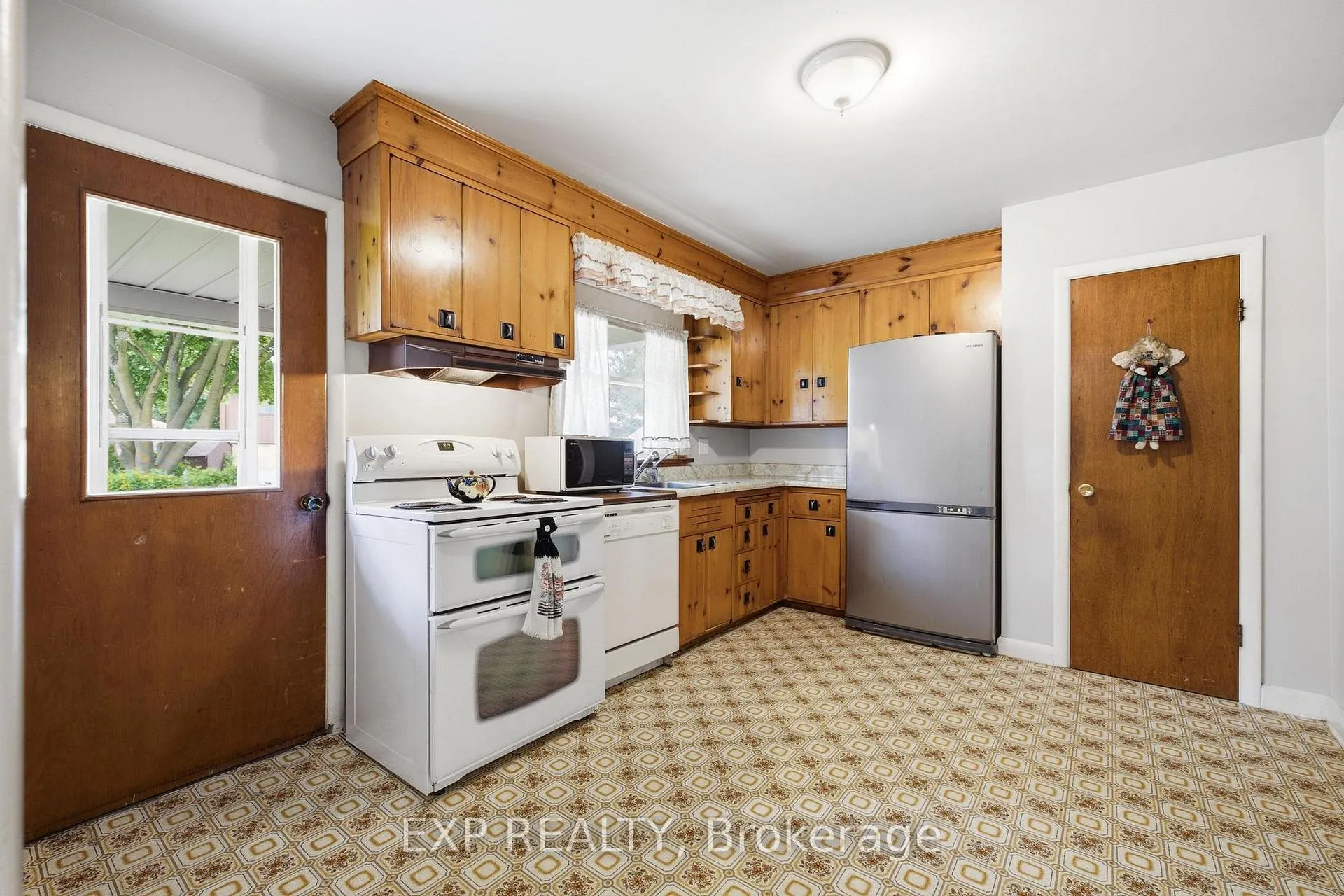 Photo 11 of 223 River Road E, Kitchener — HOMEH