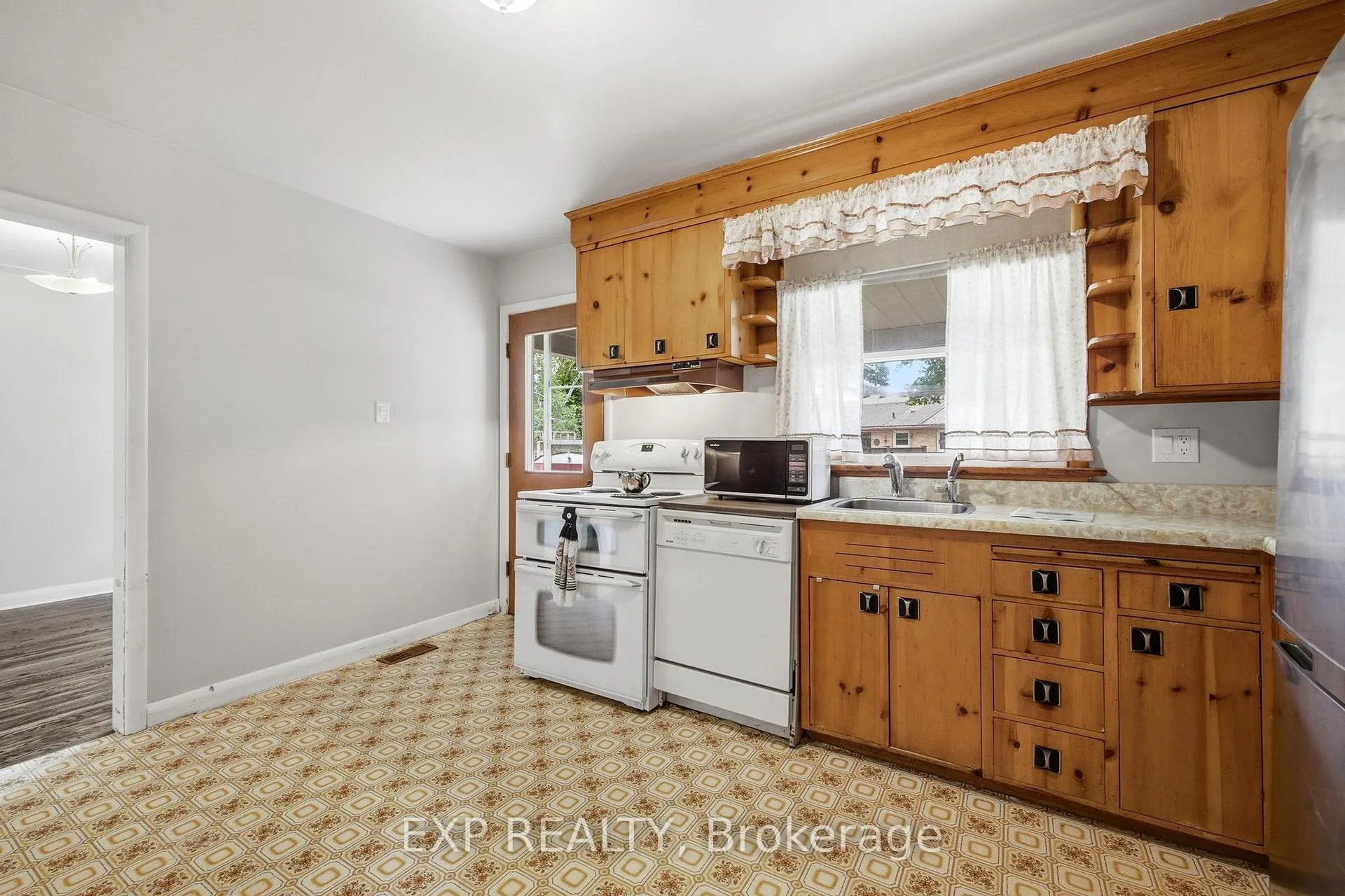Photo 12 of 223 River Road E, Kitchener — HOMEH
