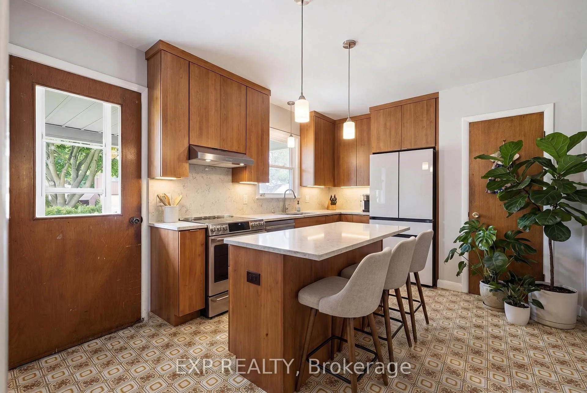 Photo 13 of 223 River Road E, Kitchener — HOMEH