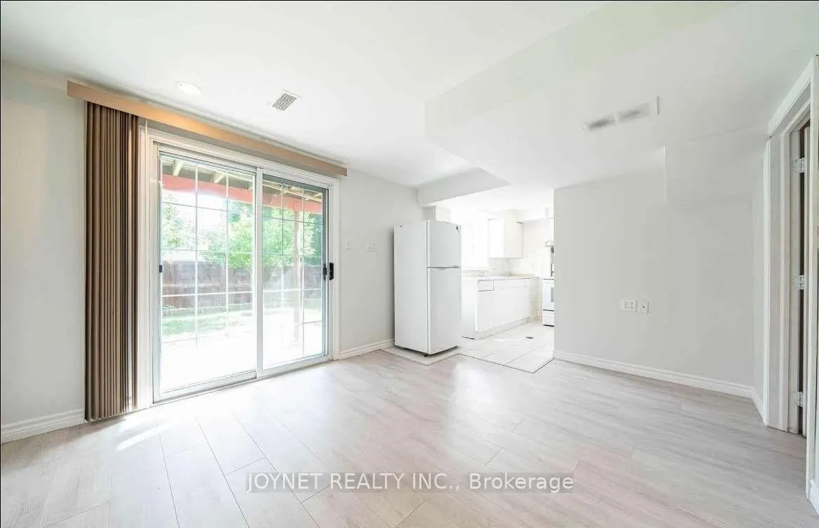 Photo 2 of Unit Bsmt, 323 Flagstone Way, Newmarket, Woodland Hill — HOMEH