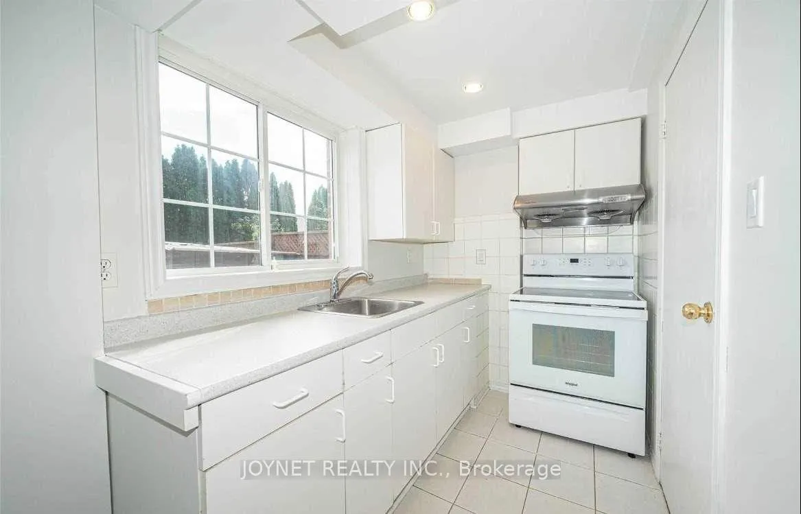 Photo 3 of Unit Bsmt, 323 Flagstone Way, Newmarket, Woodland Hill — HOMEH