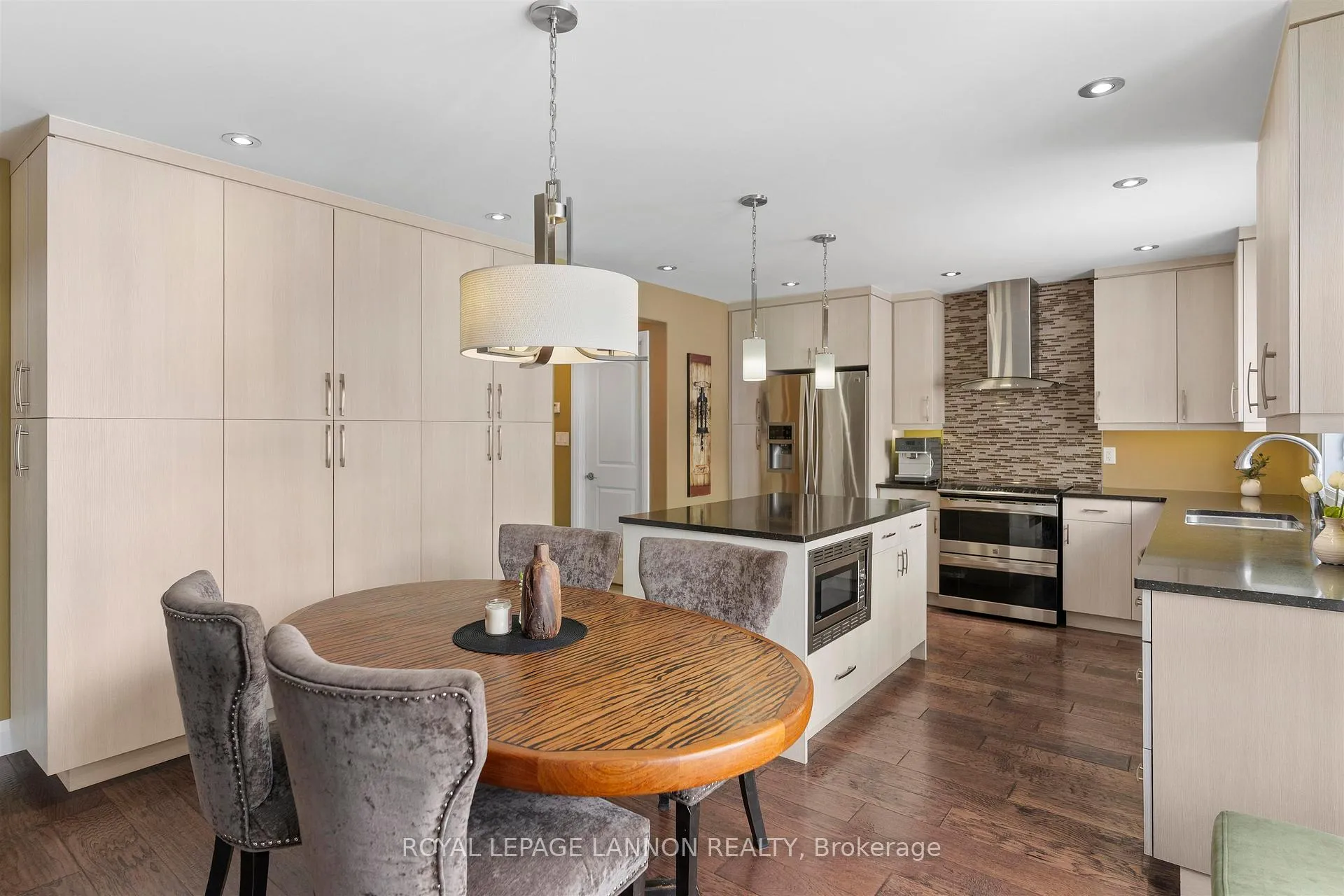 Photo 8 of 319 Ruby Crescent, Thunder Bay, Dawson Heights — HOMEH