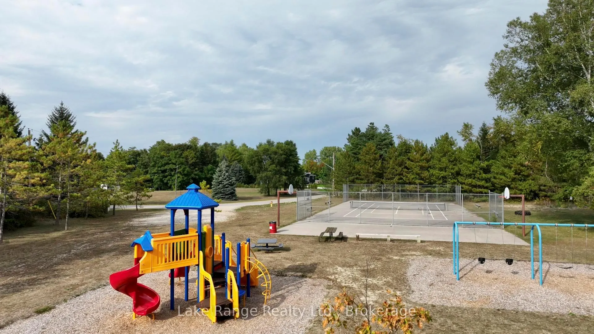 Photo 5 of 137 Bell Drive, Huron-Kinloss — HOMEH